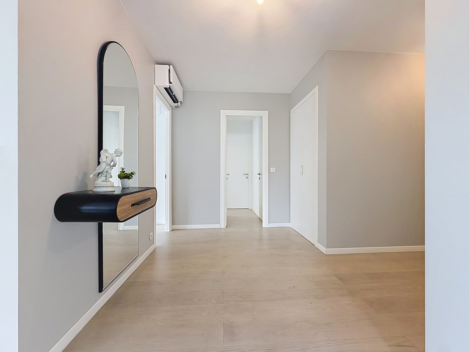 
                                                Vente
                                                 Appartement  - 5 pièces  - 122.78 m²