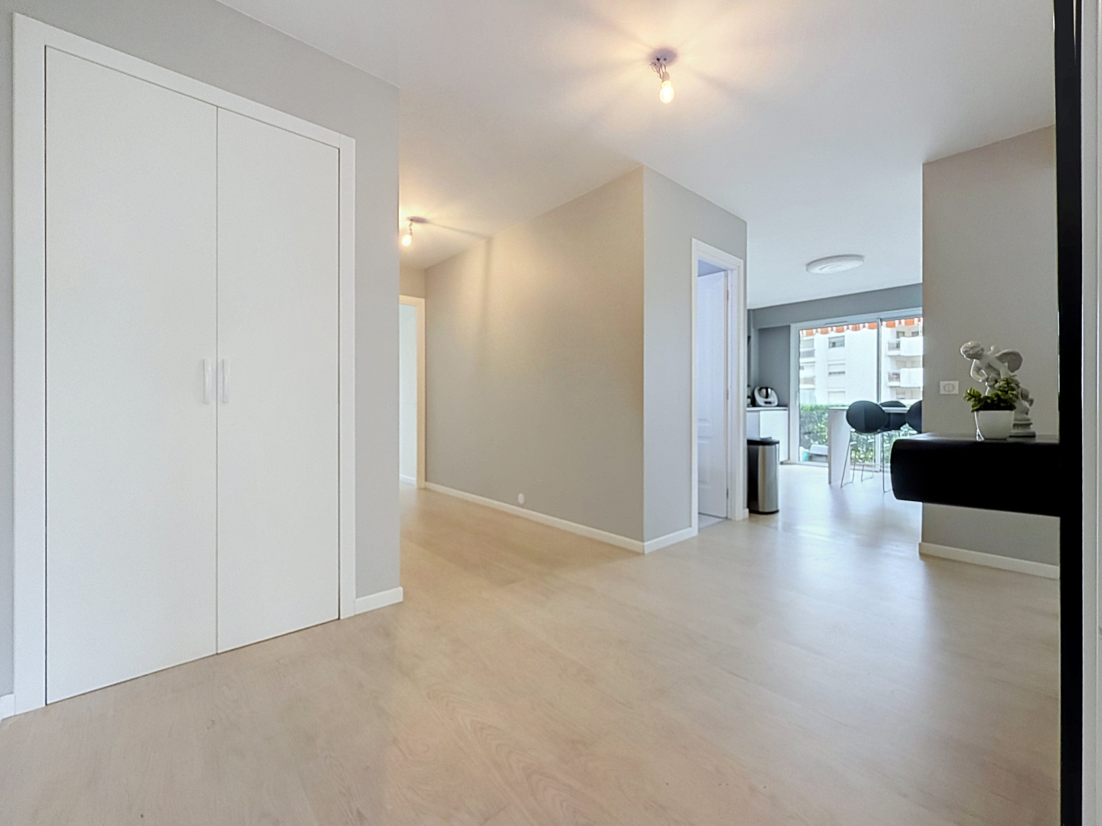 
                                                Vente
                                                 Appartement  - 5 pièces  - 122.78 m²
