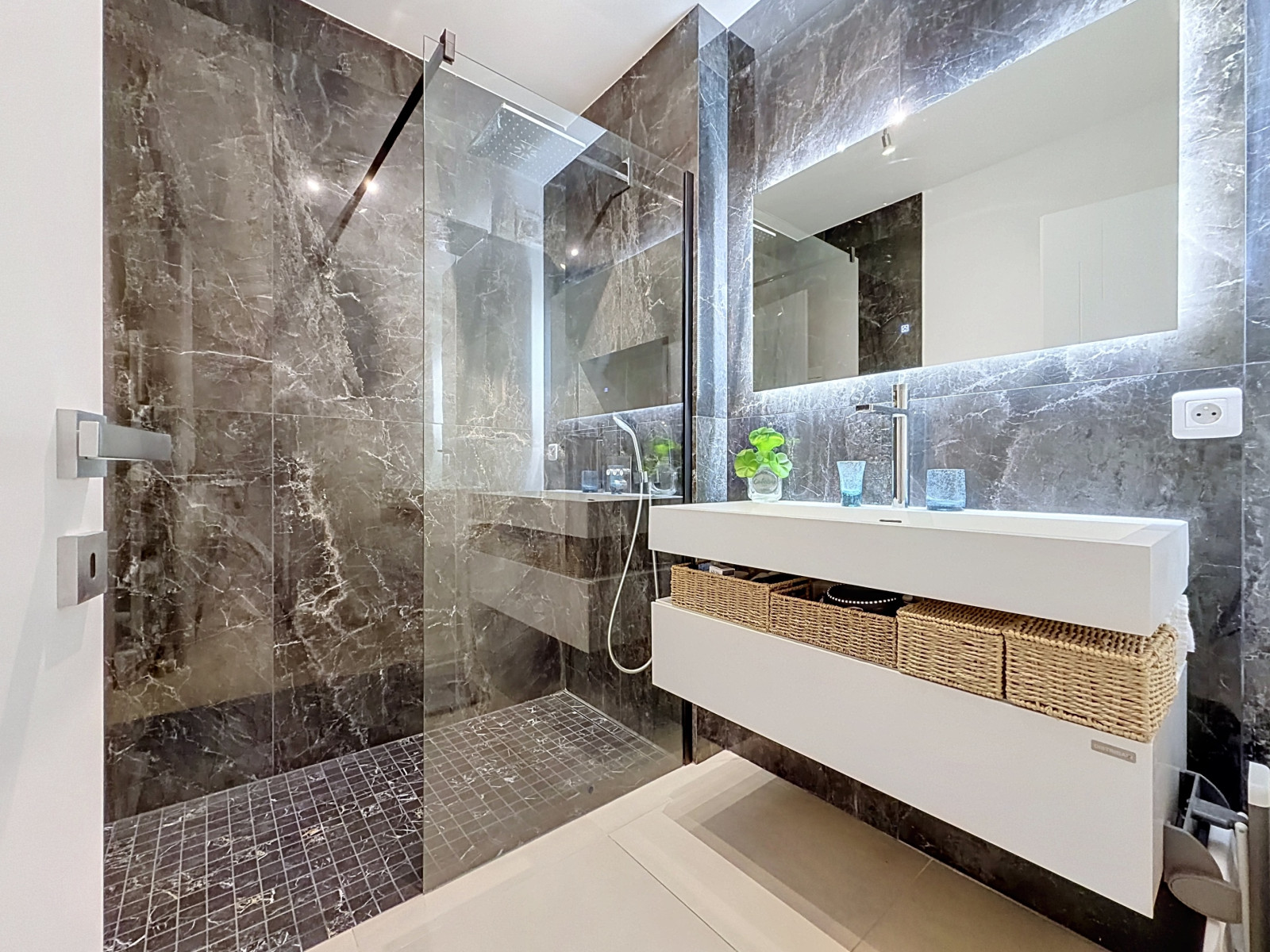 
                                                Vente
                                                 Appartement  - 5 pièces  - 122.78 m²