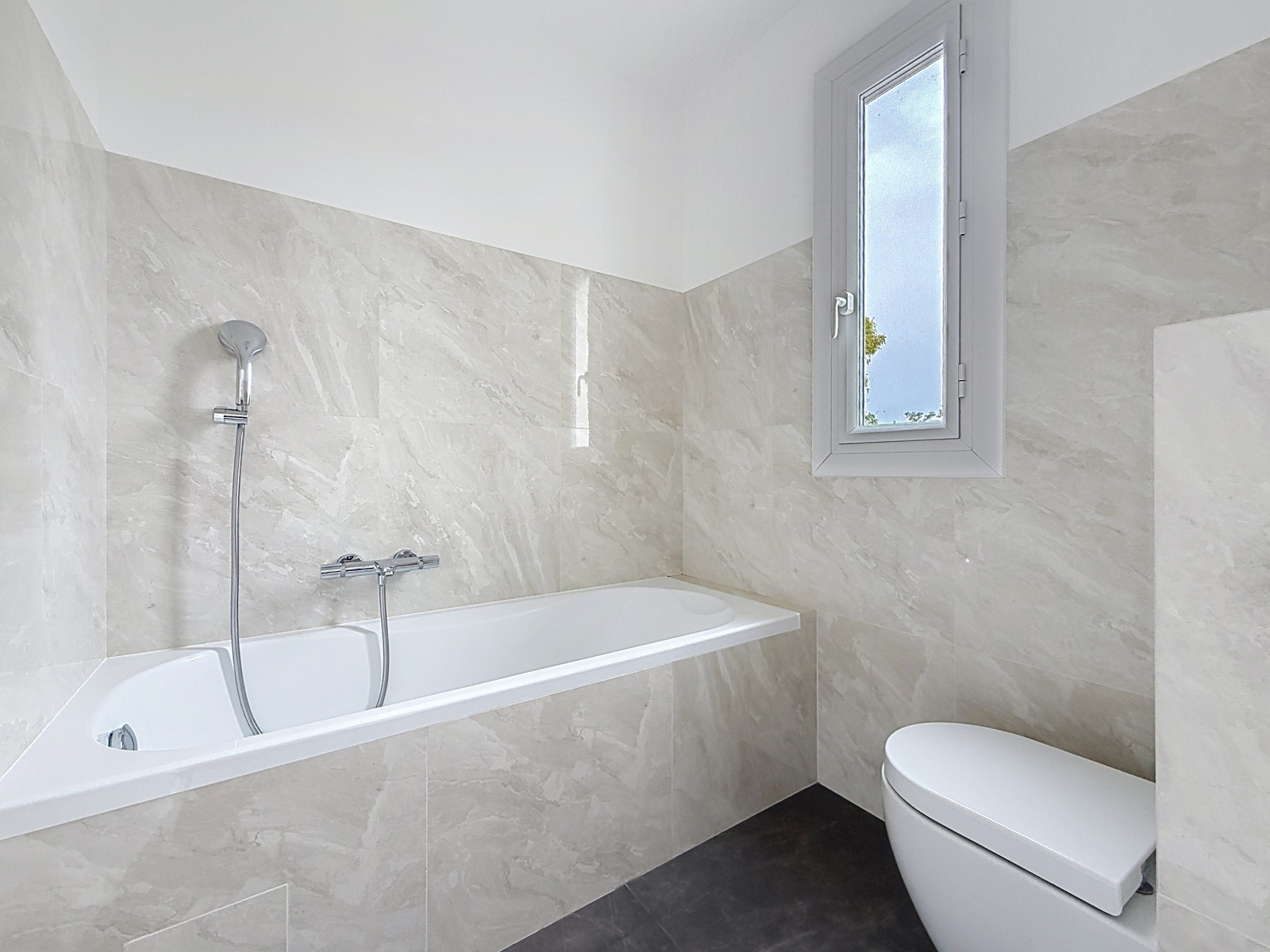 
                                                Vente
                                                 Appartement  - 5 pièces  - 122.78 m²