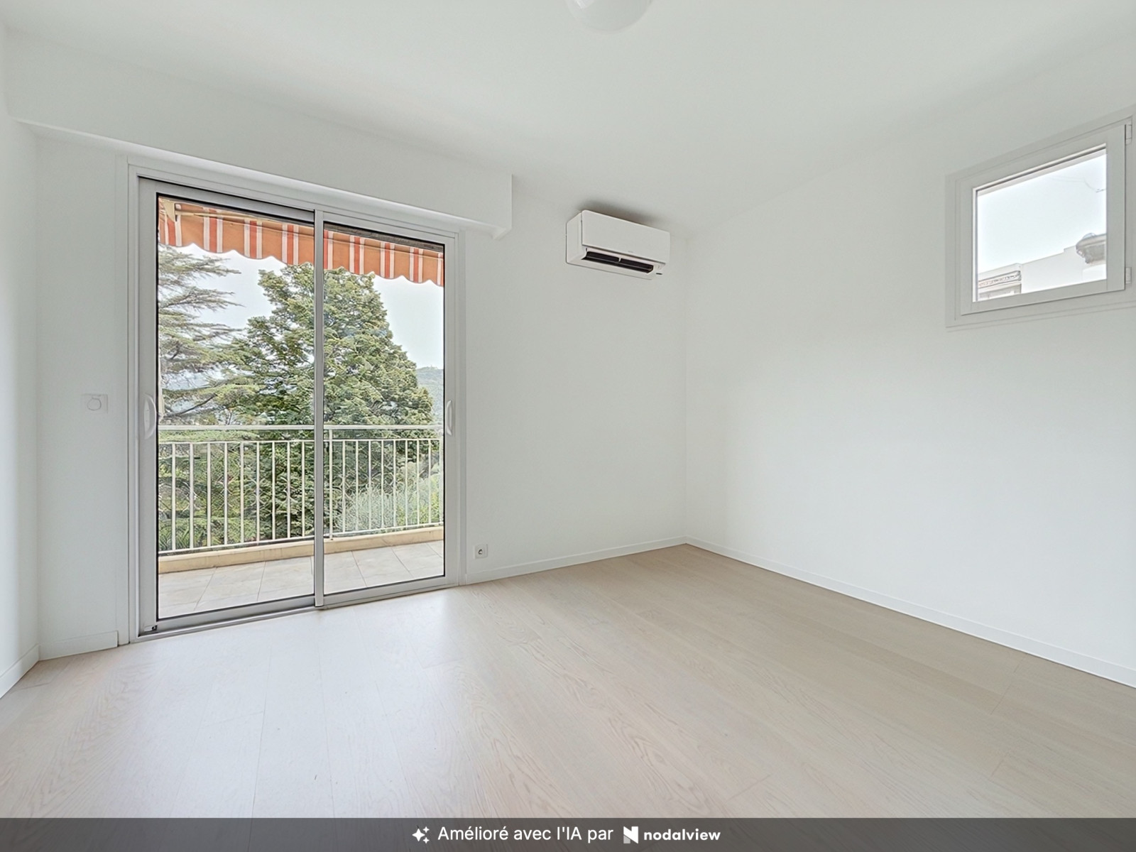 
                                                Vente
                                                 Appartement  - 5 pièces  - 122.78 m²