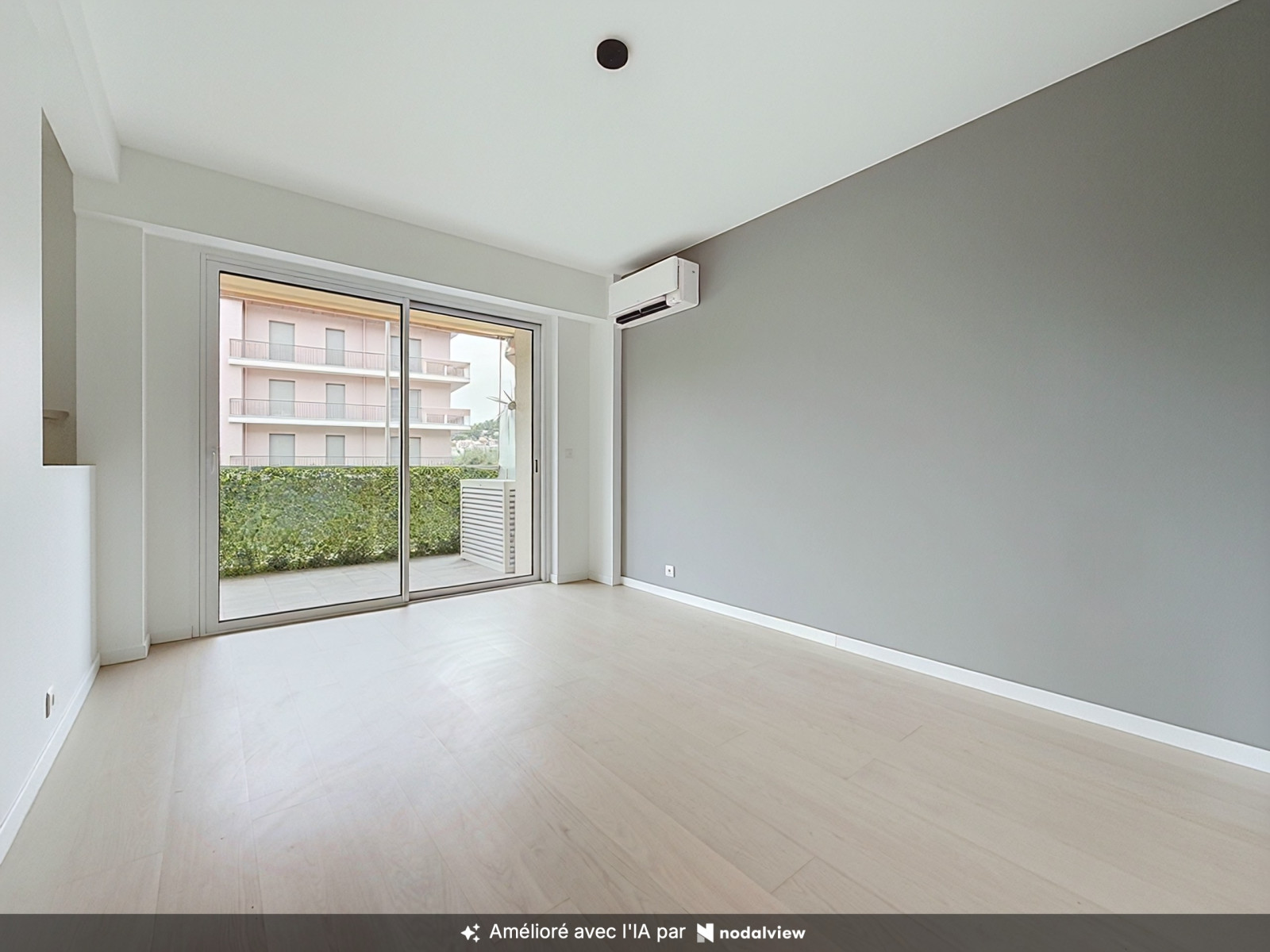 
                                                Vente
                                                 Appartement  - 5 pièces  - 122.78 m²