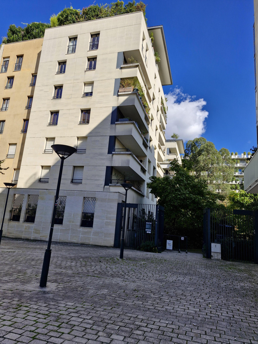 
                                                Vente
                                                 Appartement  5 Pièces 3 Chambres - Surface 136 m2