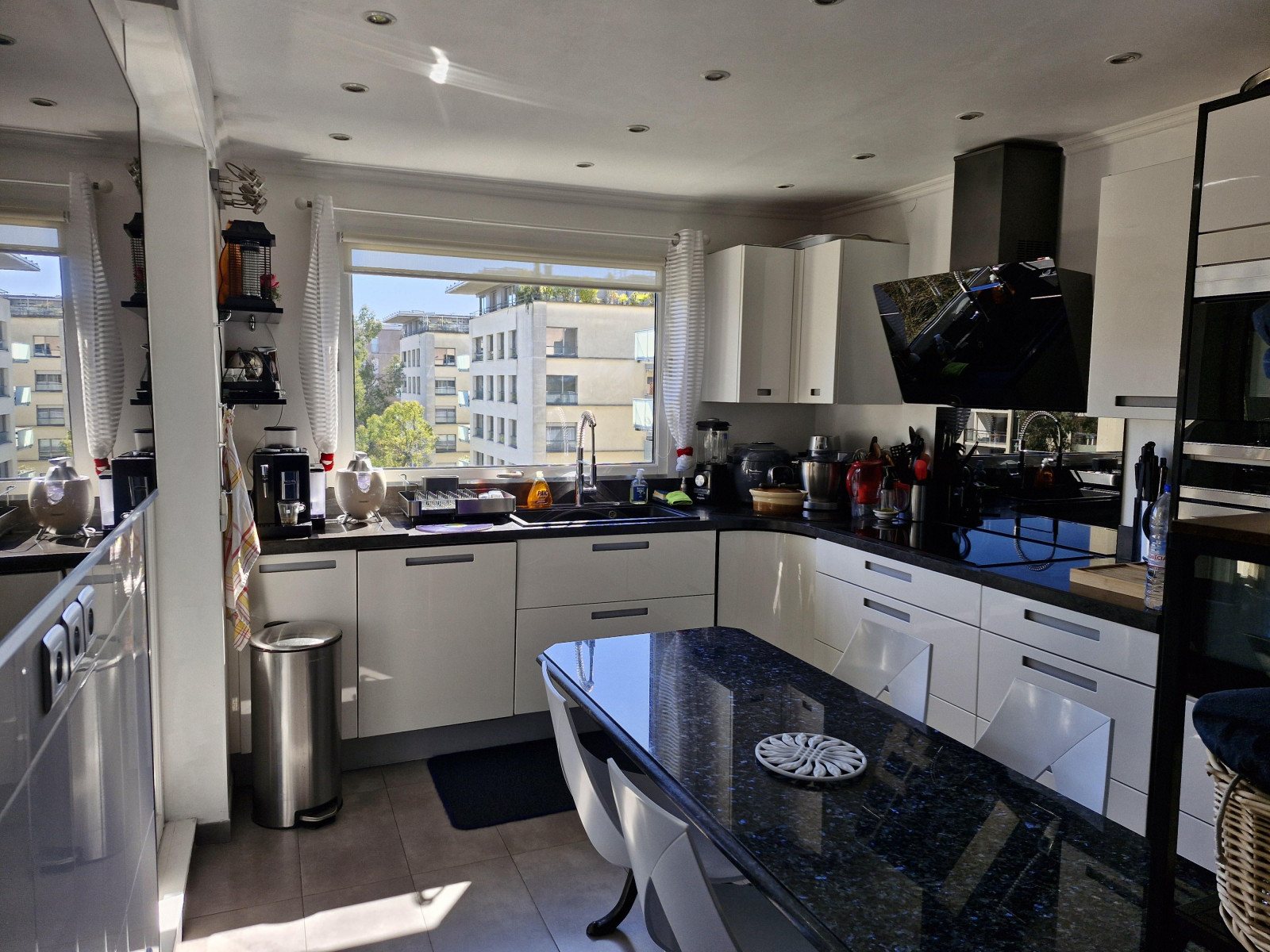 
                                                Vente
                                                 Appartement  5 Pièces 3 Chambres - Surface 136 m2