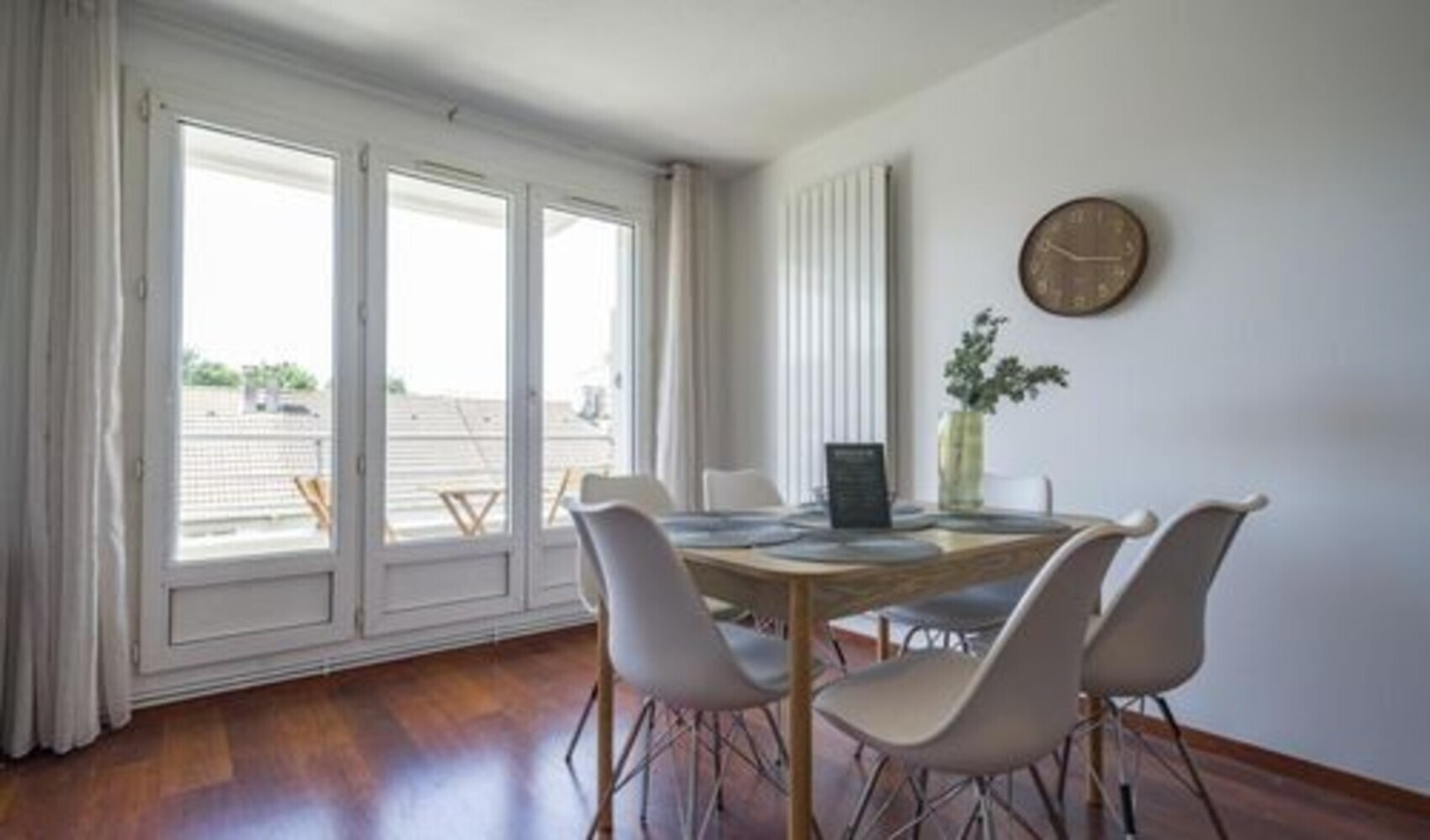 
                                                Location
                                                 Appartement 5 pièces