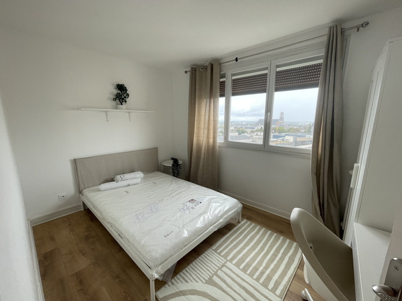 
                                                Location
                                                 Appartement 5 pièces