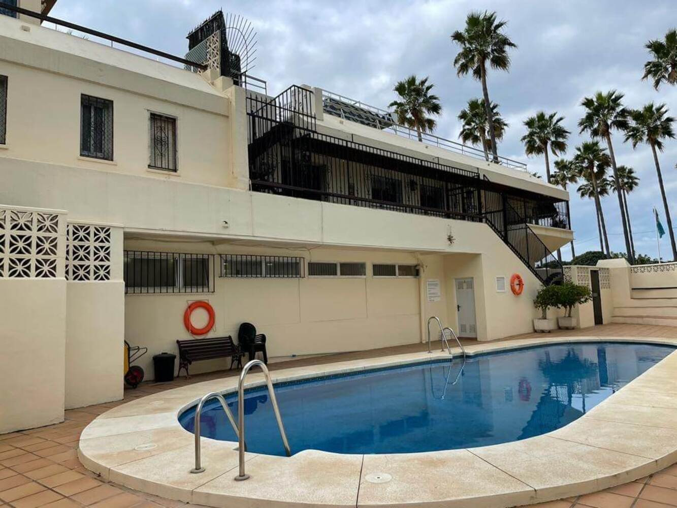 
                                                Vente
                                                 À rénover appartement 335 m2