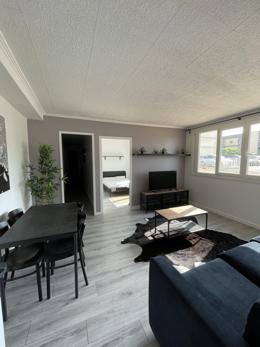 
                                                Location
                                                 Appartement 5 pièces