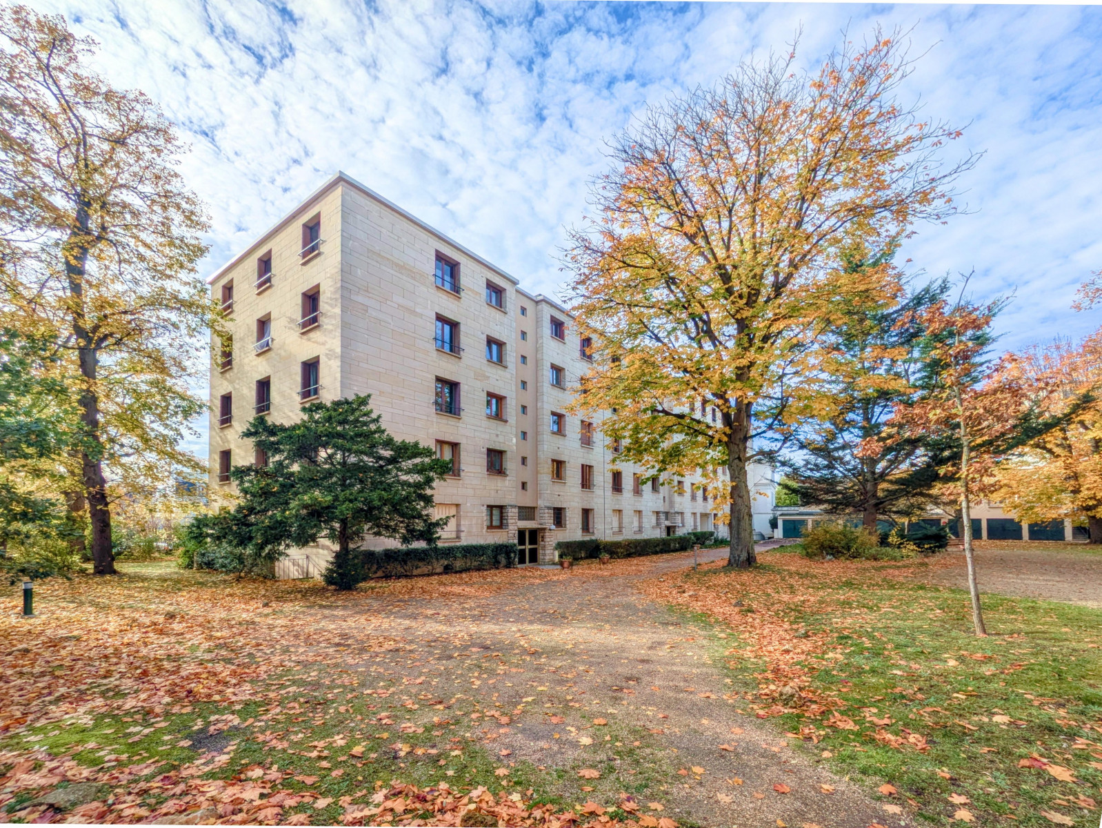 
                                                Vente
                                                 Appartement 5 pièces 85 m² au Vésinet Centre