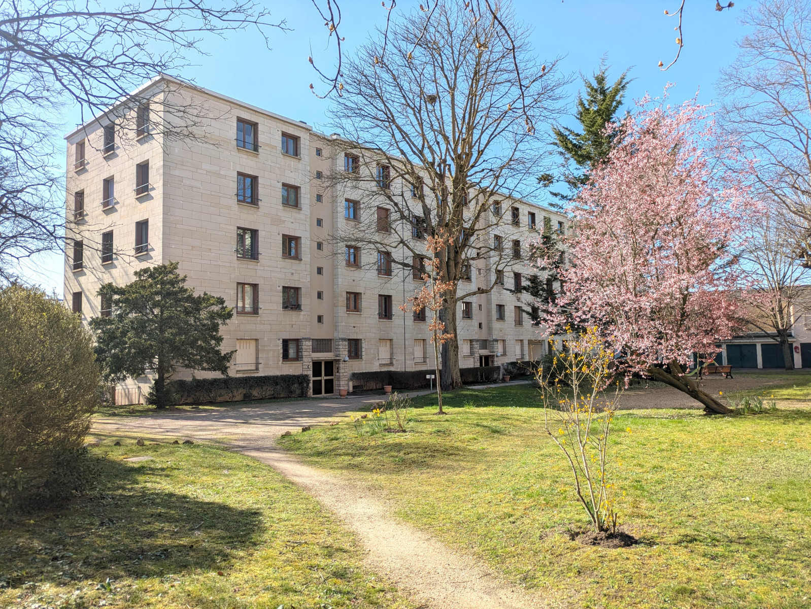 
                                                Vente
                                                 Appartement 5 pièces 85 m² au Vésinet Centre