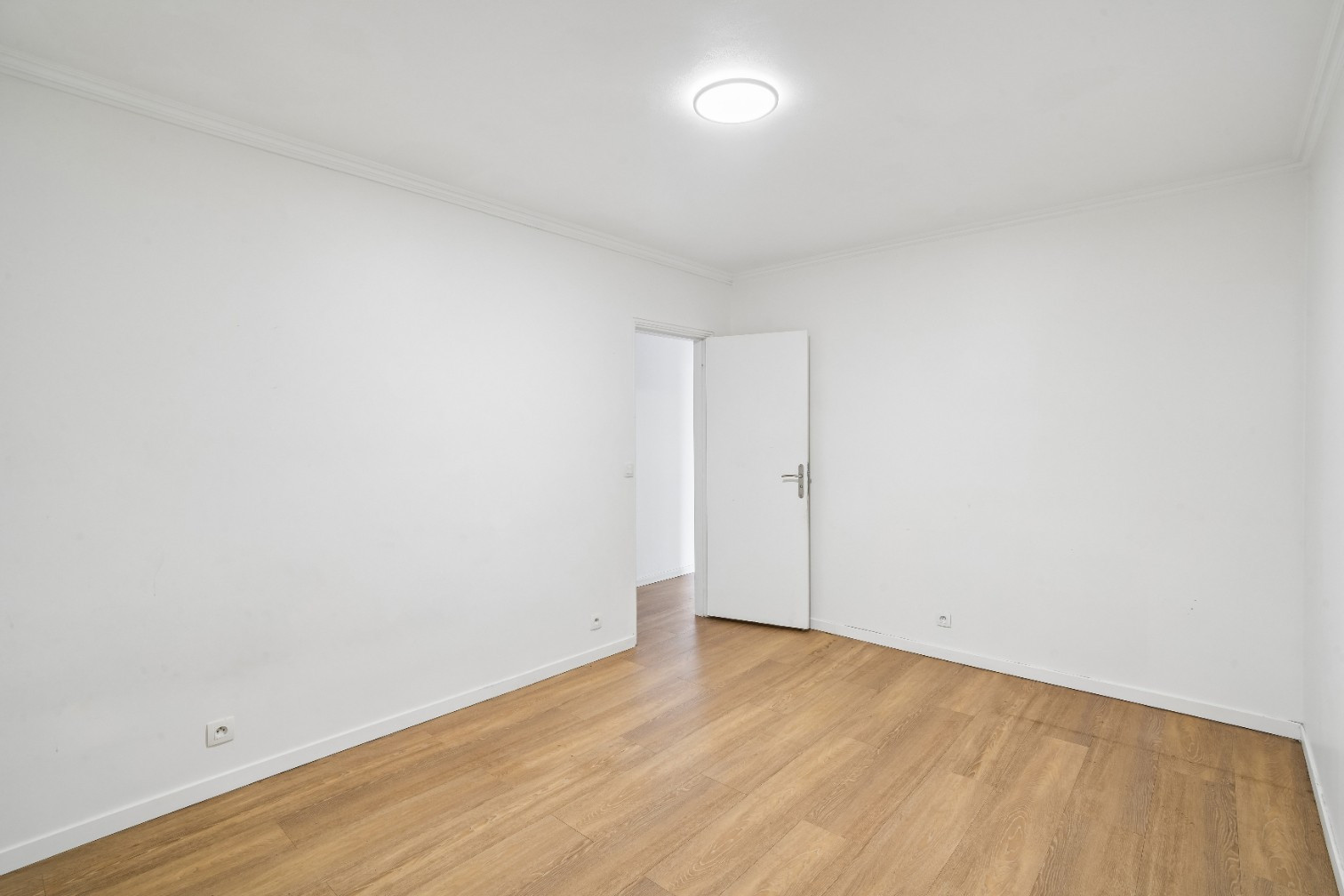 
                                                Vente
                                                 Appartement 5 pièces avec balcon - Colombes