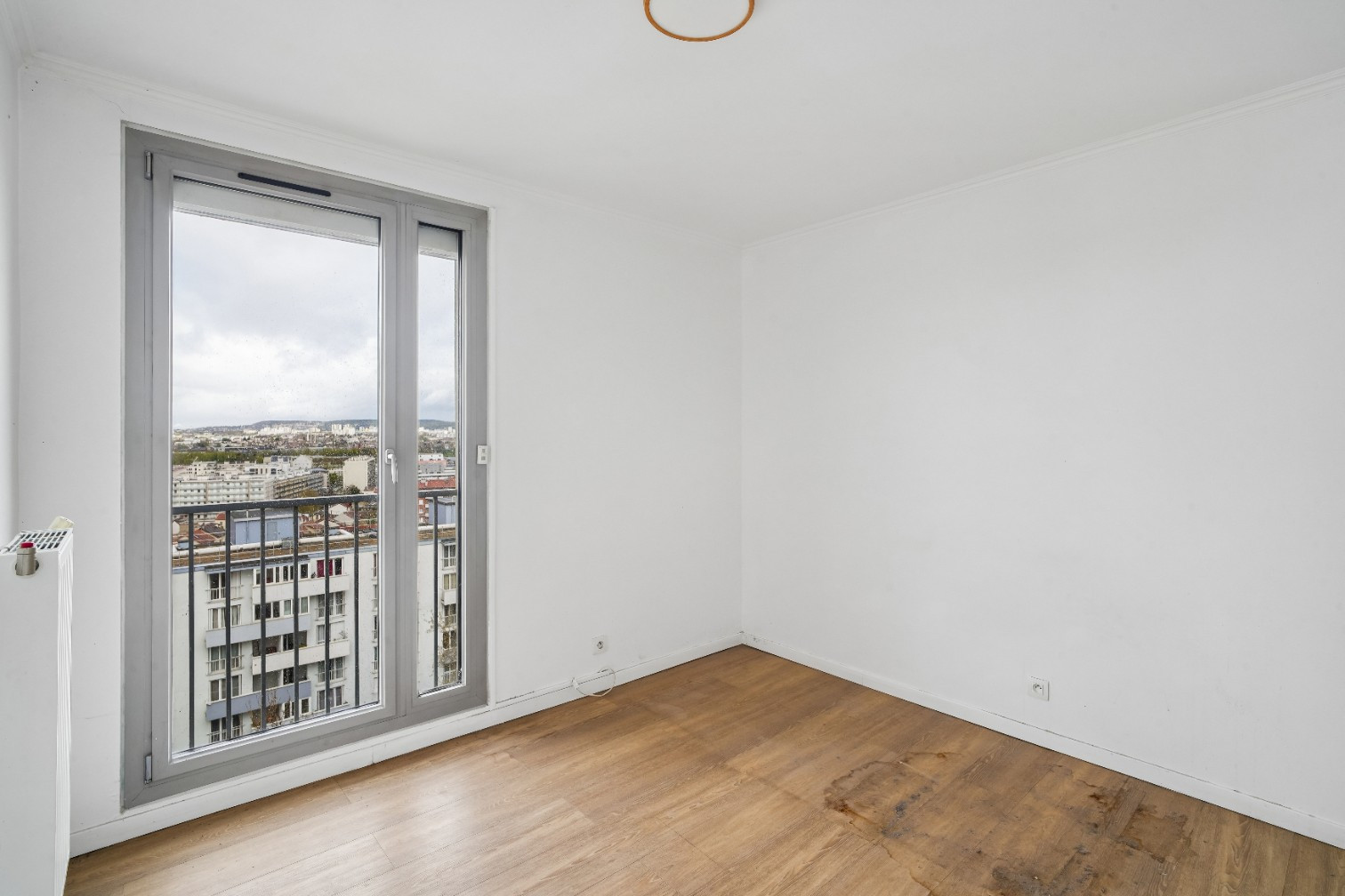 
                                                Vente
                                                 Appartement 5 pièces avec balcon - Colombes