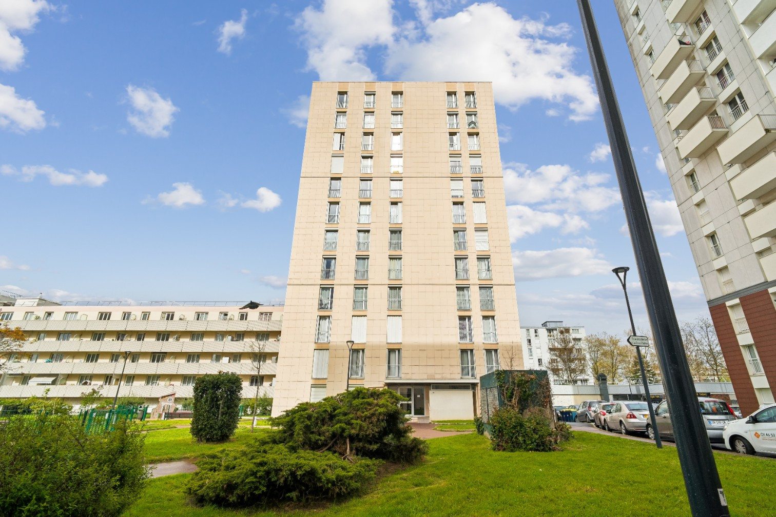 
                                                Vente
                                                 Appartement 5 pièces avec balcon - Colombes