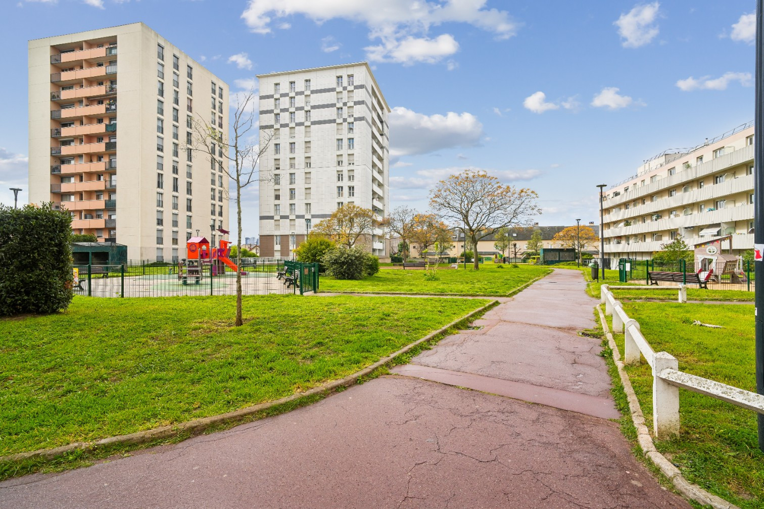 
                                                Vente
                                                 Appartement 5 pièces avec balcon - Colombes