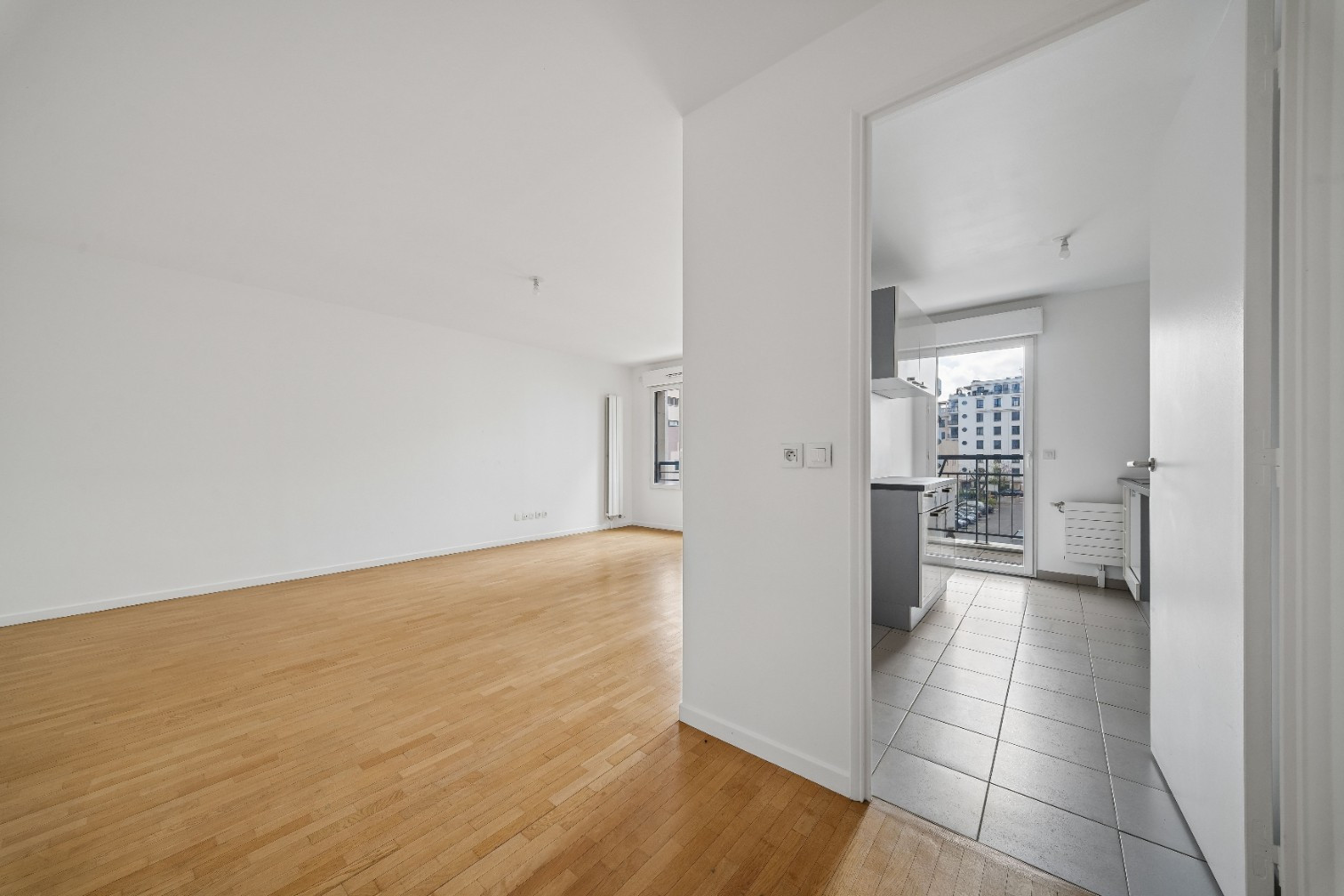 
                                                Vente
                                                 Appartement 5 pièces avec balcon - Suresnes