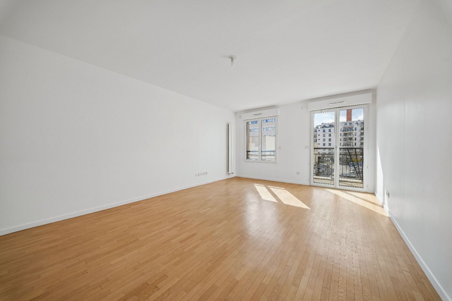 
                                                Vente
                                                 Appartement 5 pièces avec balcon - Suresnes