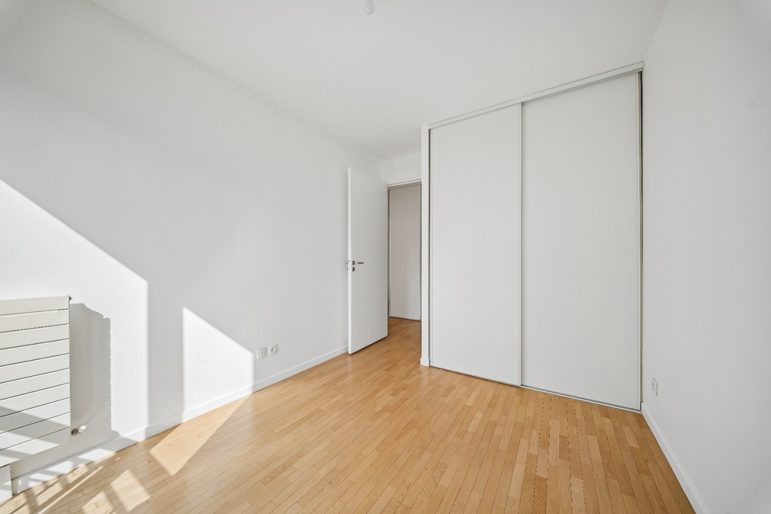 
                                                Vente
                                                 Appartement 5 pièces avec balcon - Suresnes