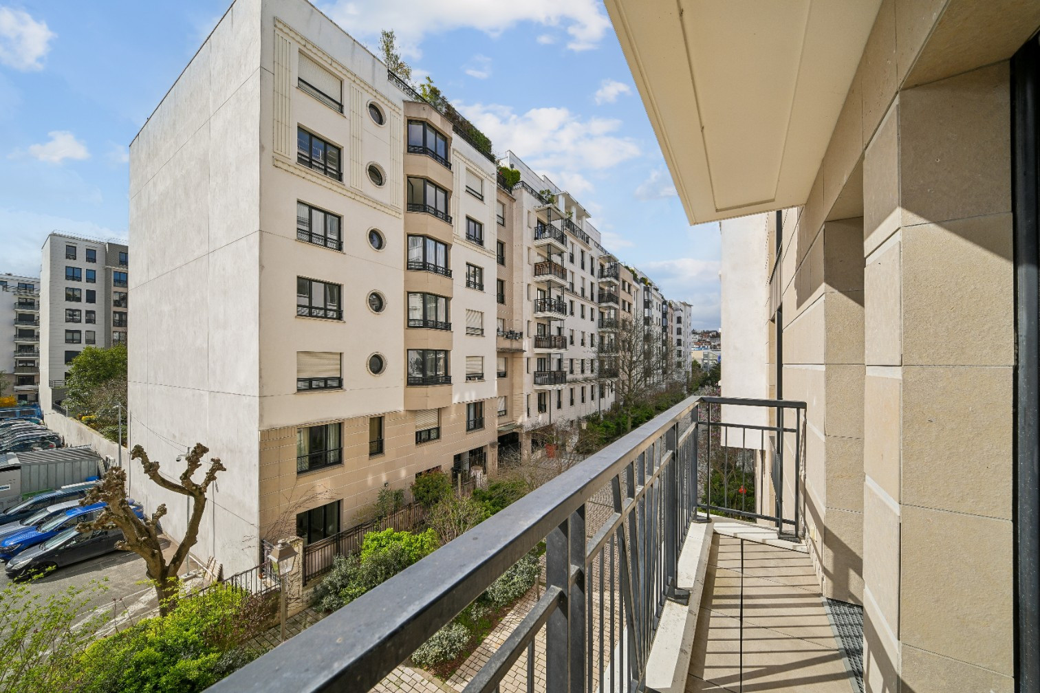 
                                                Vente
                                                 Appartement 5 pièces avec balcon - Suresnes