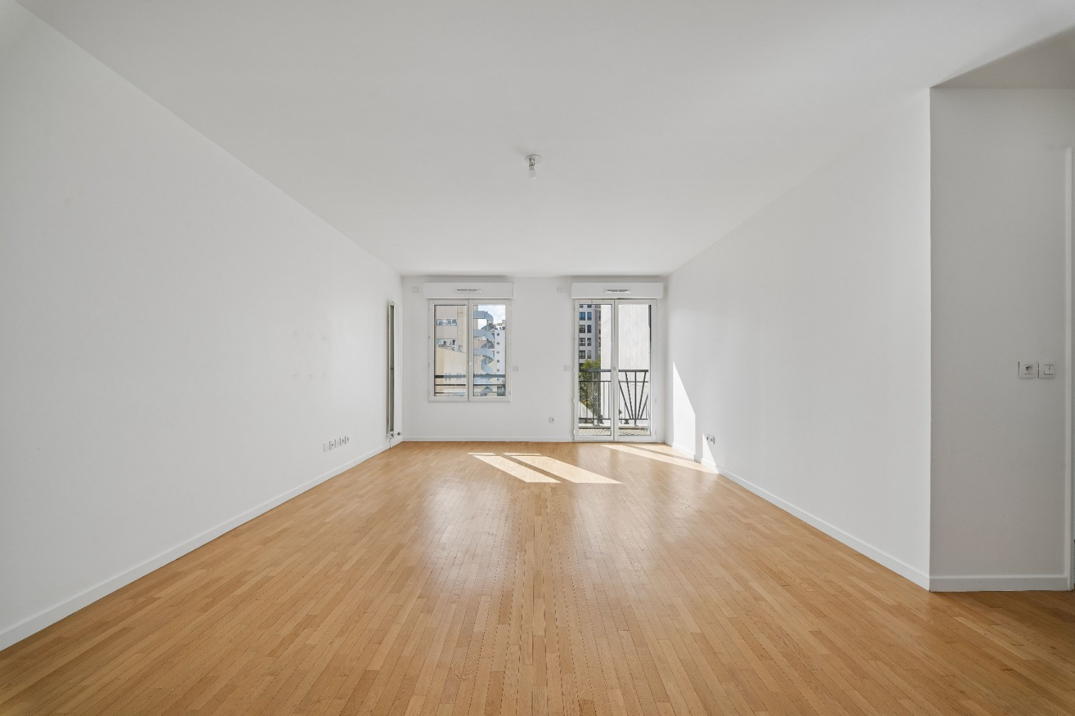 
                                                Vente
                                                 Appartement 5 pièces avec balcon - Suresnes