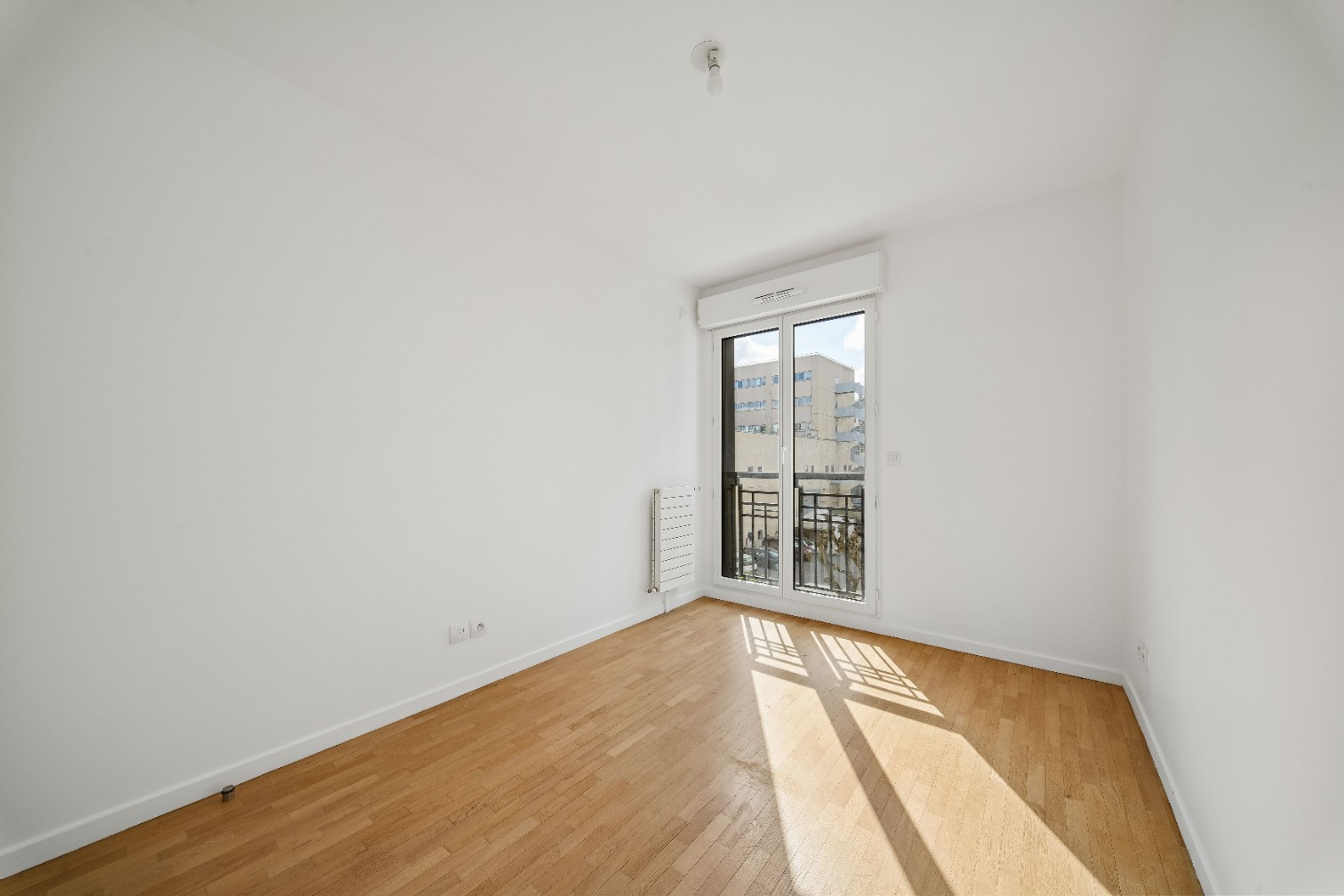 
                                                Vente
                                                 Appartement 5 pièces avec balcon - Suresnes