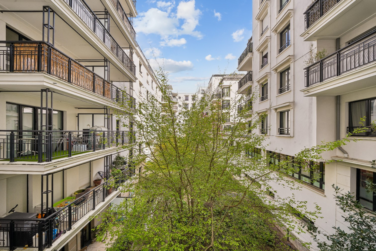 
                                                Vente
                                                 Appartement 5 pièces avec balcon - Suresnes