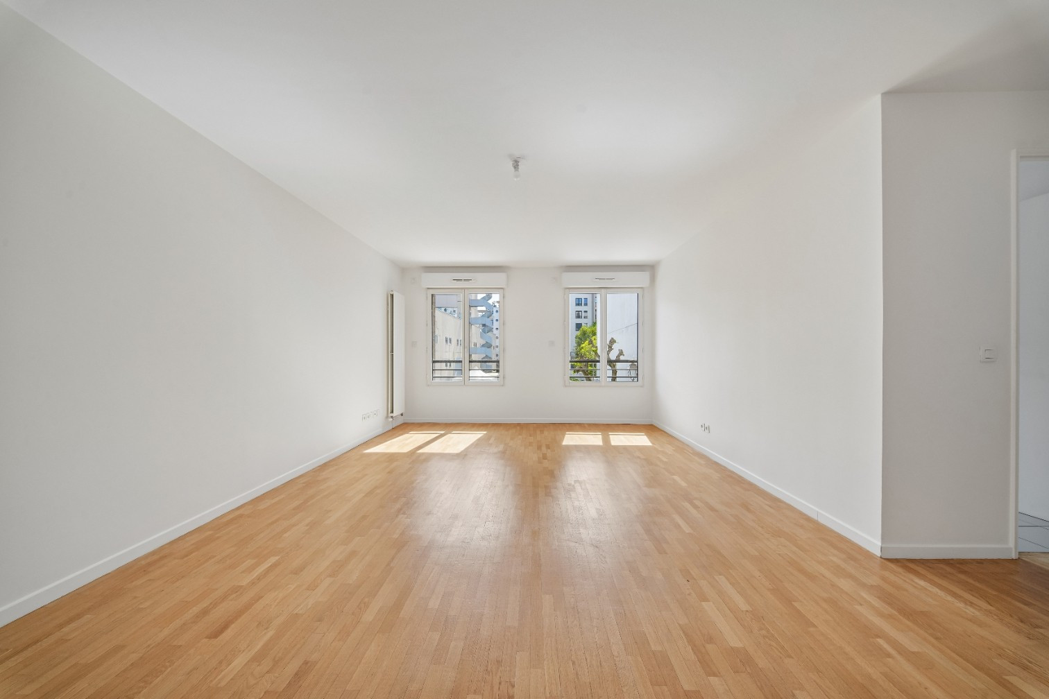 
                                                Vente
                                                 Appartement 5 pièces avec balcon - Suresnes