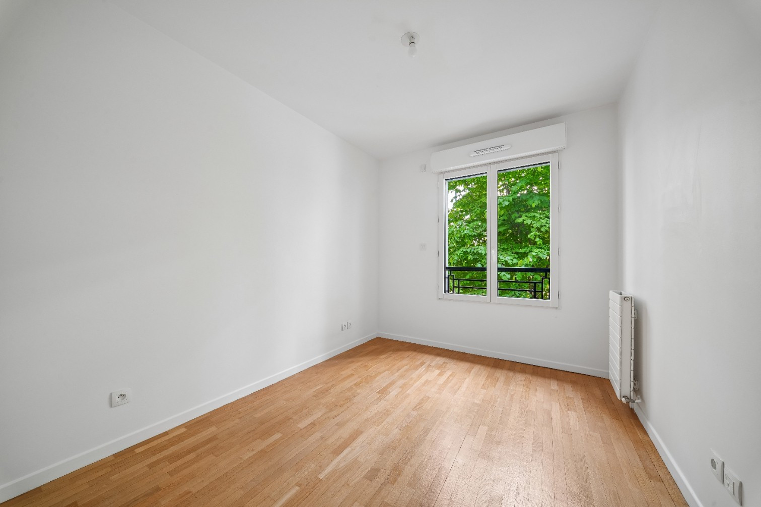 
                                                Vente
                                                 Appartement 5 pièces avec balcon - Suresnes