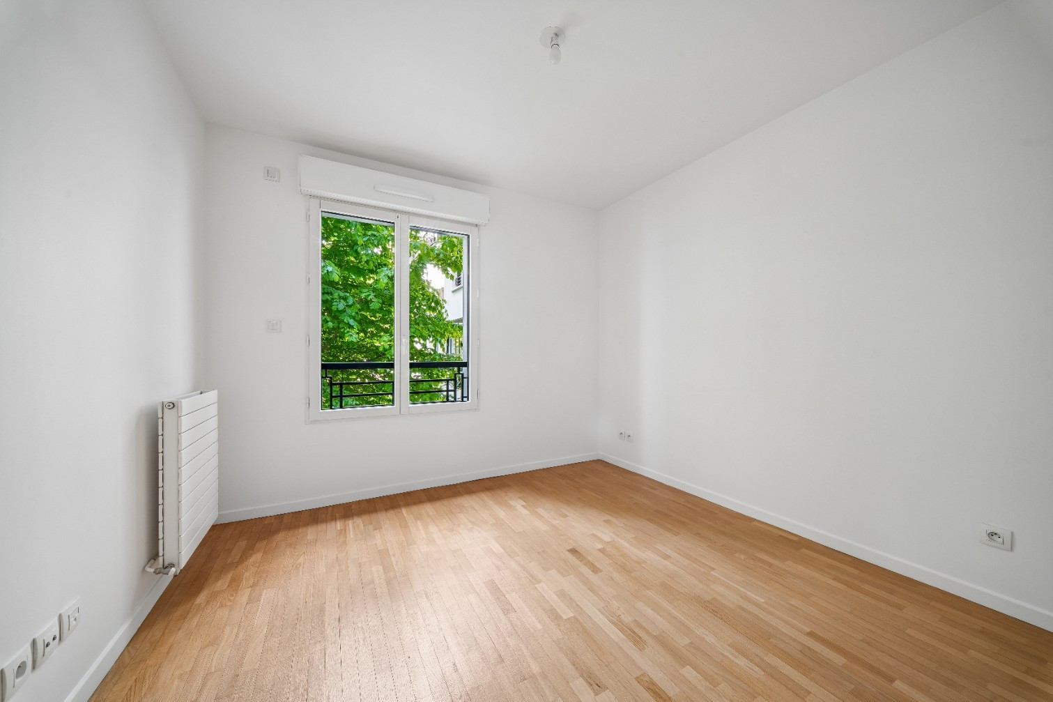 
                                                Vente
                                                 Appartement 5 pièces avec balcon - Suresnes