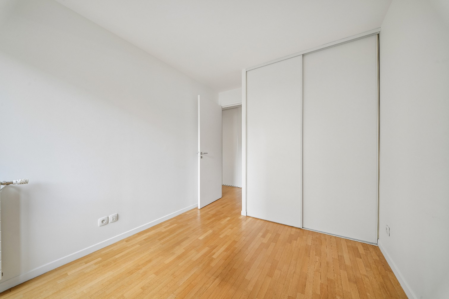 
                                                Vente
                                                 Appartement 5 pièces avec balcon - Suresnes