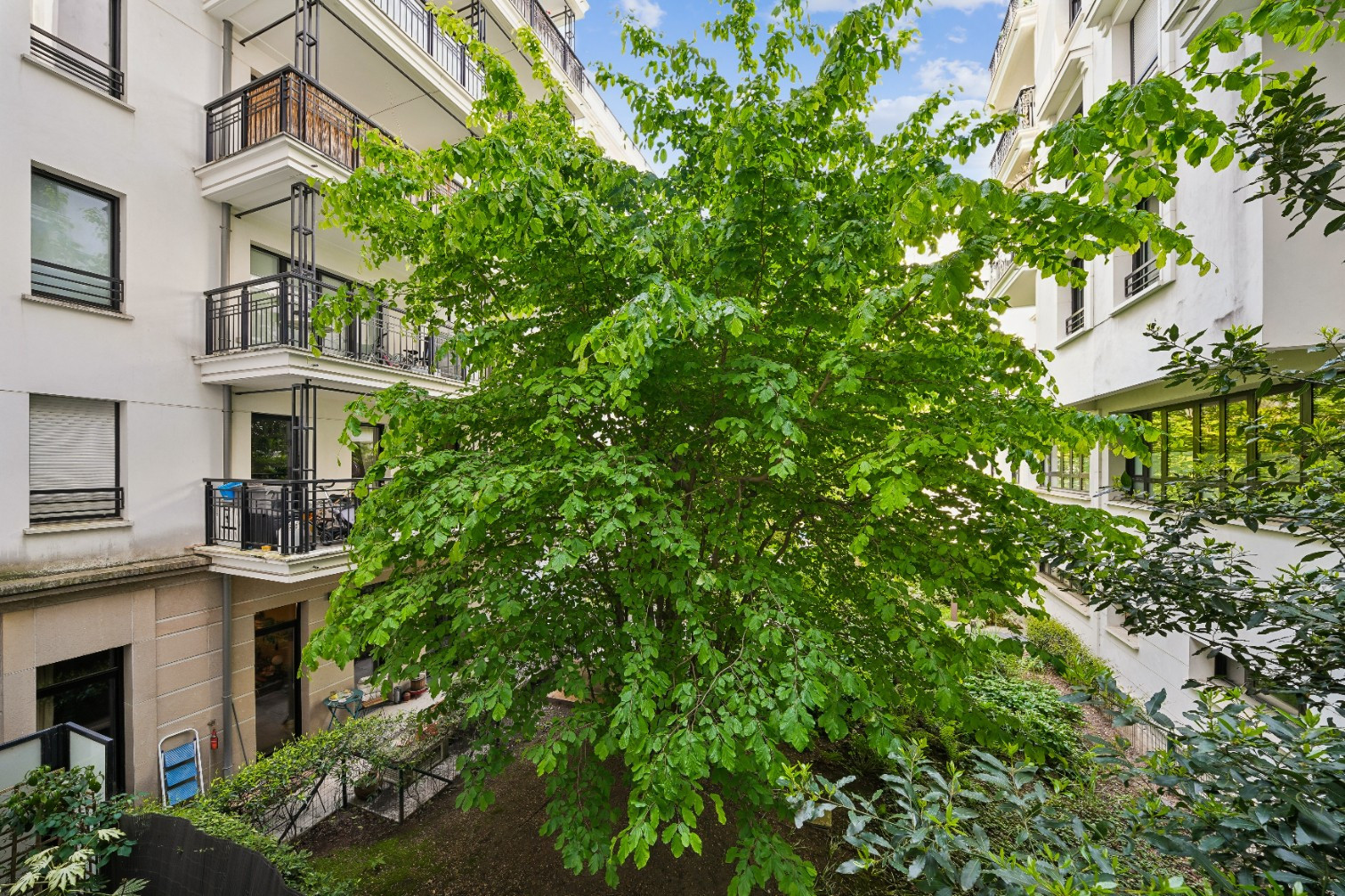 
                                                Vente
                                                 Appartement 5 pièces avec balcon - Suresnes