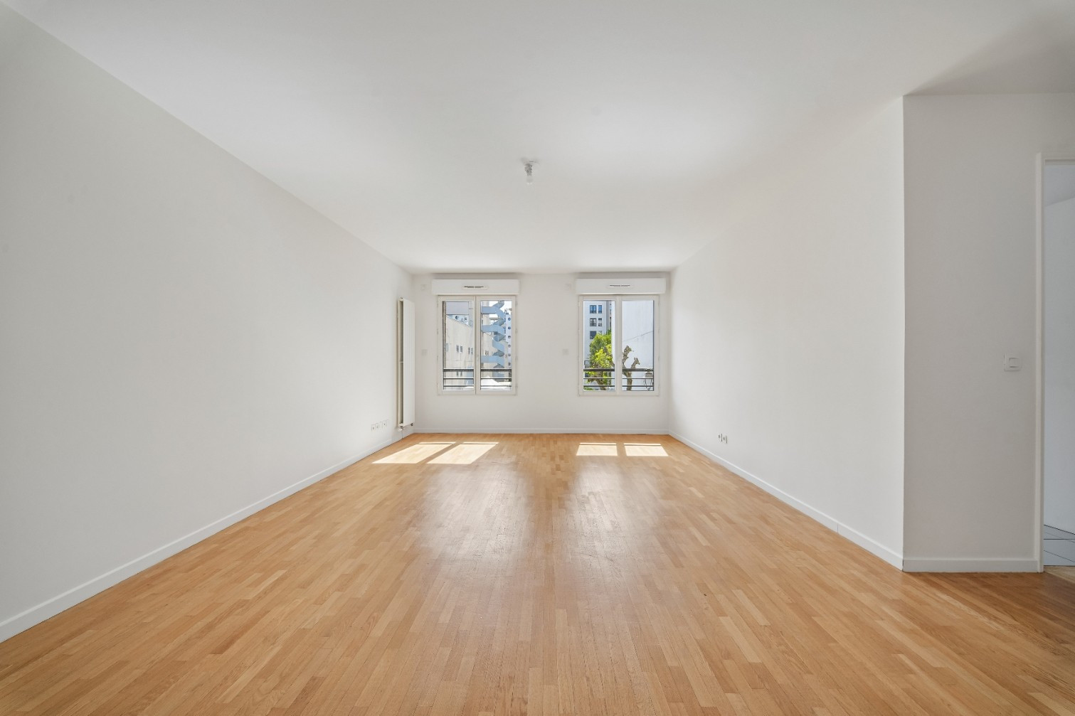 
                                                Vente
                                                 Appartement 5 pièces avec balcon - Suresnes