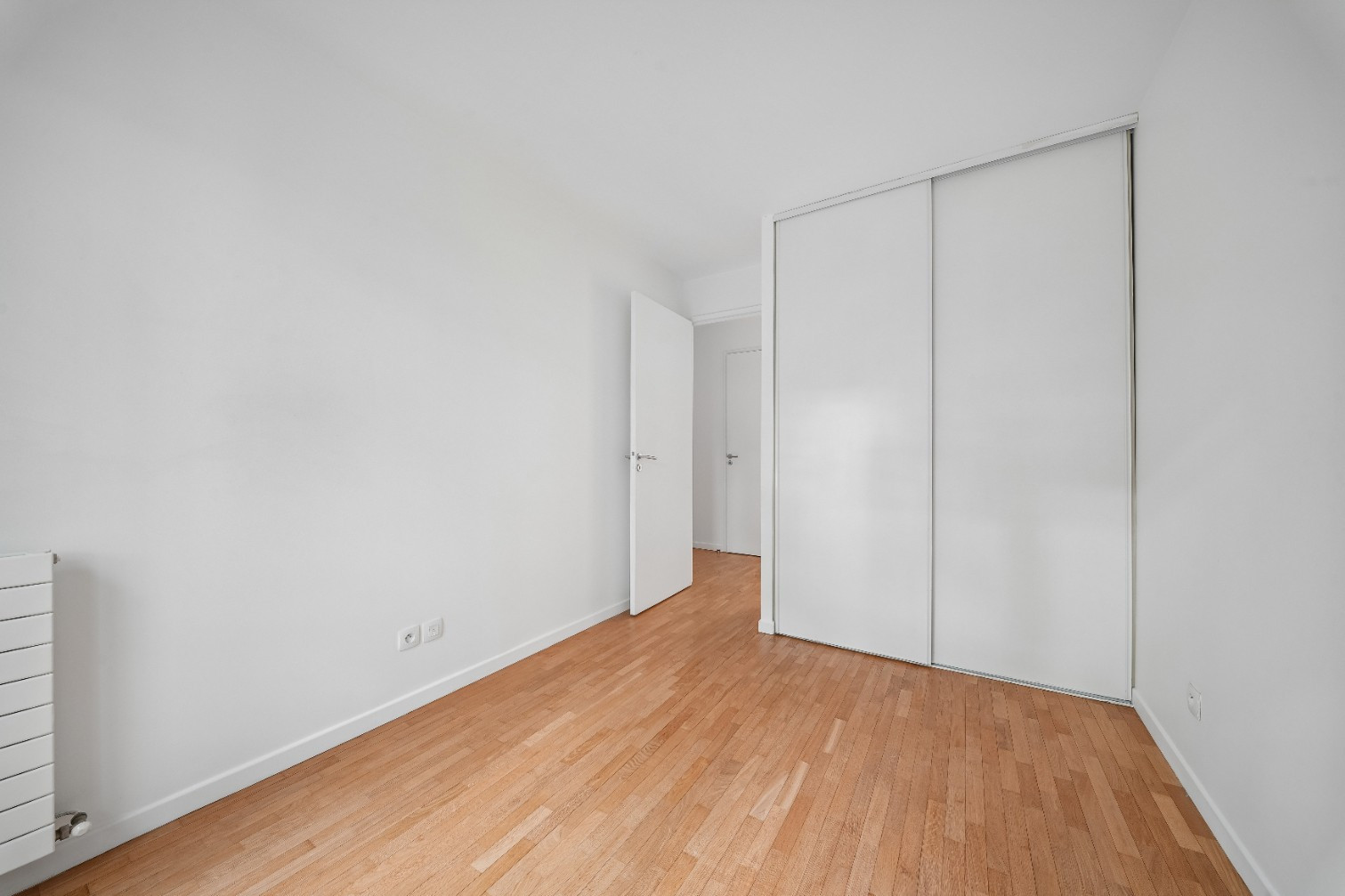 
                                                Vente
                                                 Appartement 5 pièces avec balcon - Suresnes