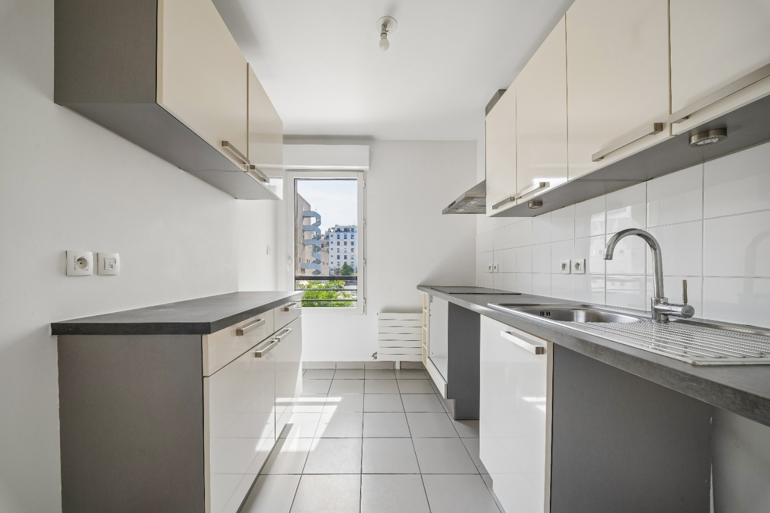 
                                                Vente
                                                 Appartement 5 pièces avec balcon - Suresnes