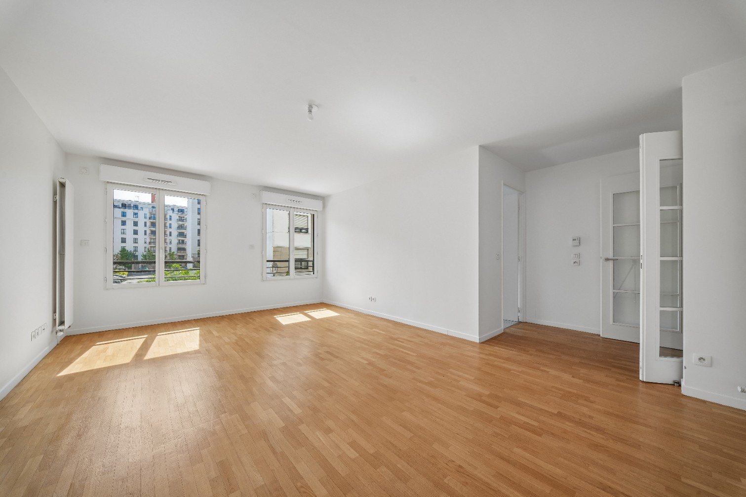 
                                                Vente
                                                 Appartement 5 pièces avec balcon - Suresnes