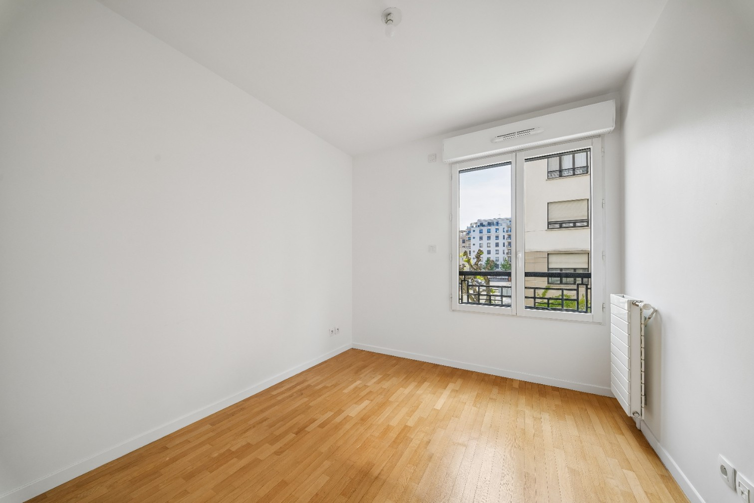 
                                                Vente
                                                 Appartement 5 pièces avec balcon - Suresnes