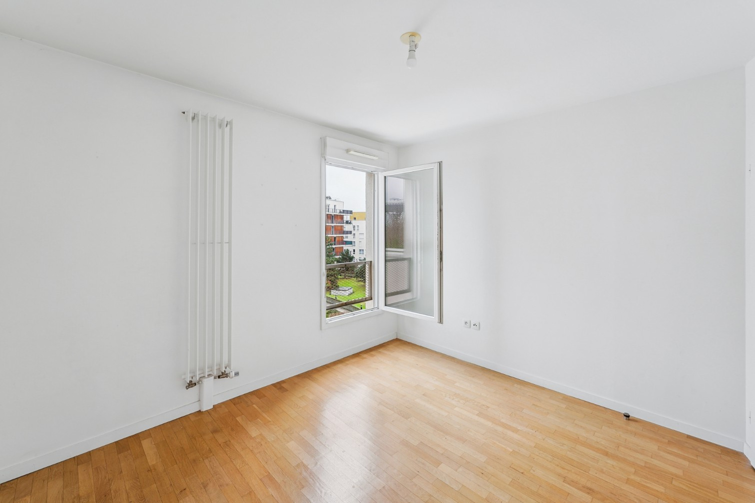 
                                                Vente
                                                 Appartement 5 pièces avec terrasse - Cergy