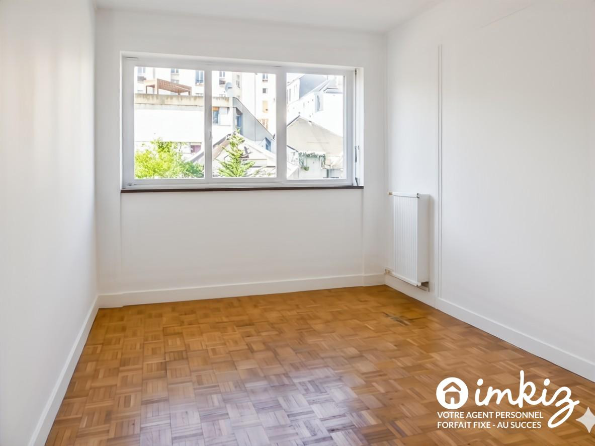 
                                                Vente
                                                 Appartement 5 pièces - Ivry - balcon