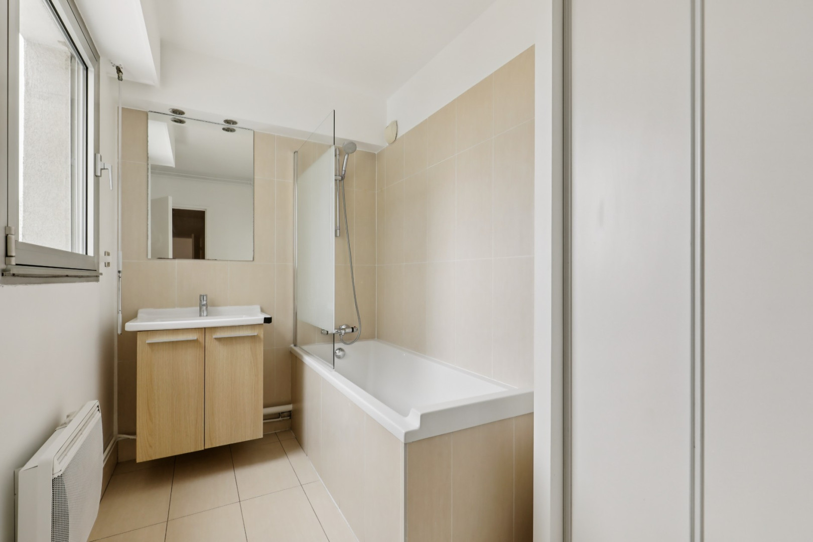 
                                                Vente
                                                 Appartement 5 pièces - Paris 20e