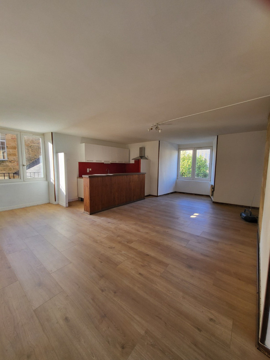 
                                                Location
                                                 Appartement 5 Pièces Sarlat Centre