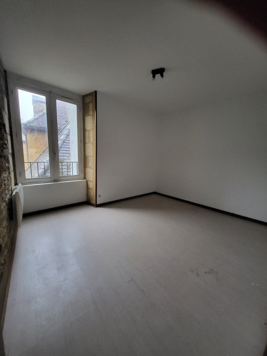
                                                Location
                                                 Appartement 5 Pièces Sarlat Centre