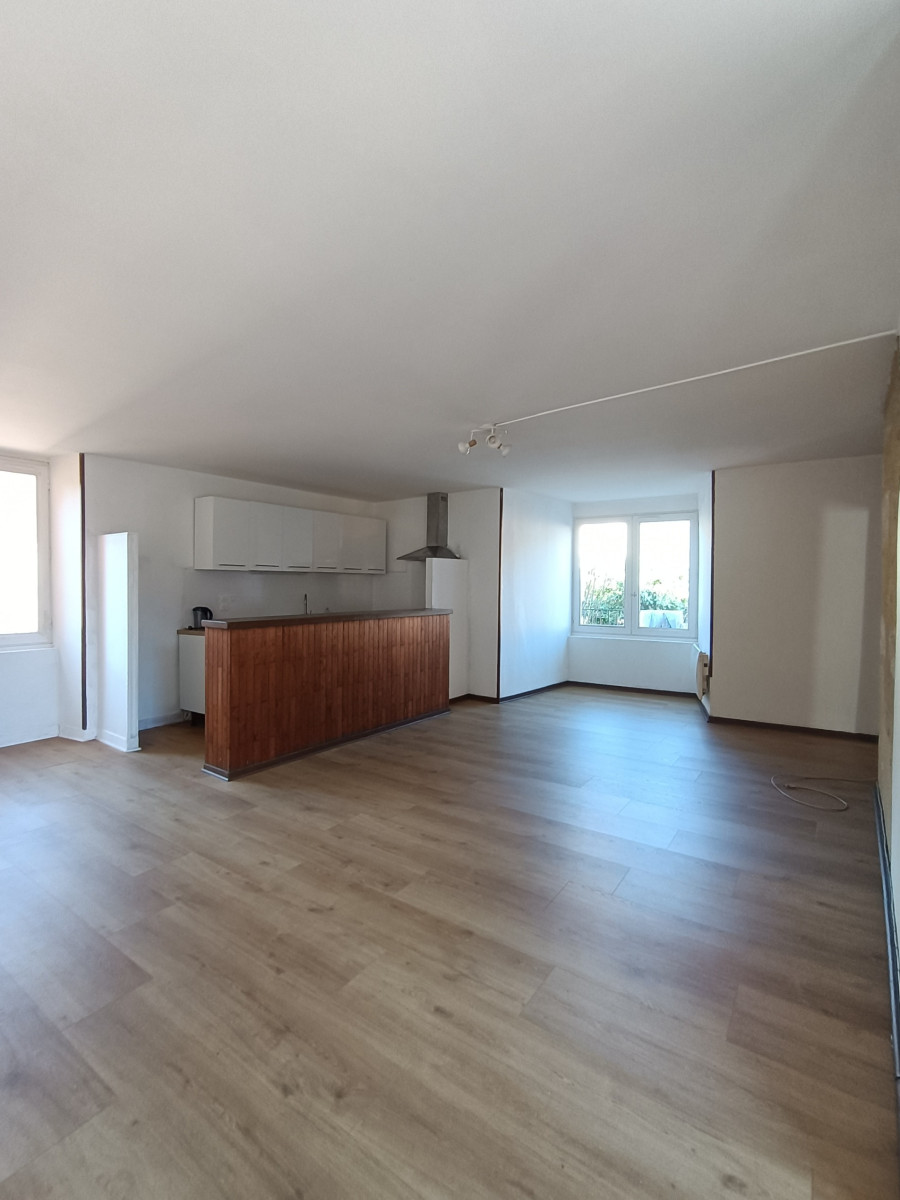 
                                                Location
                                                 Appartement 5 Pièces Sarlat Centre