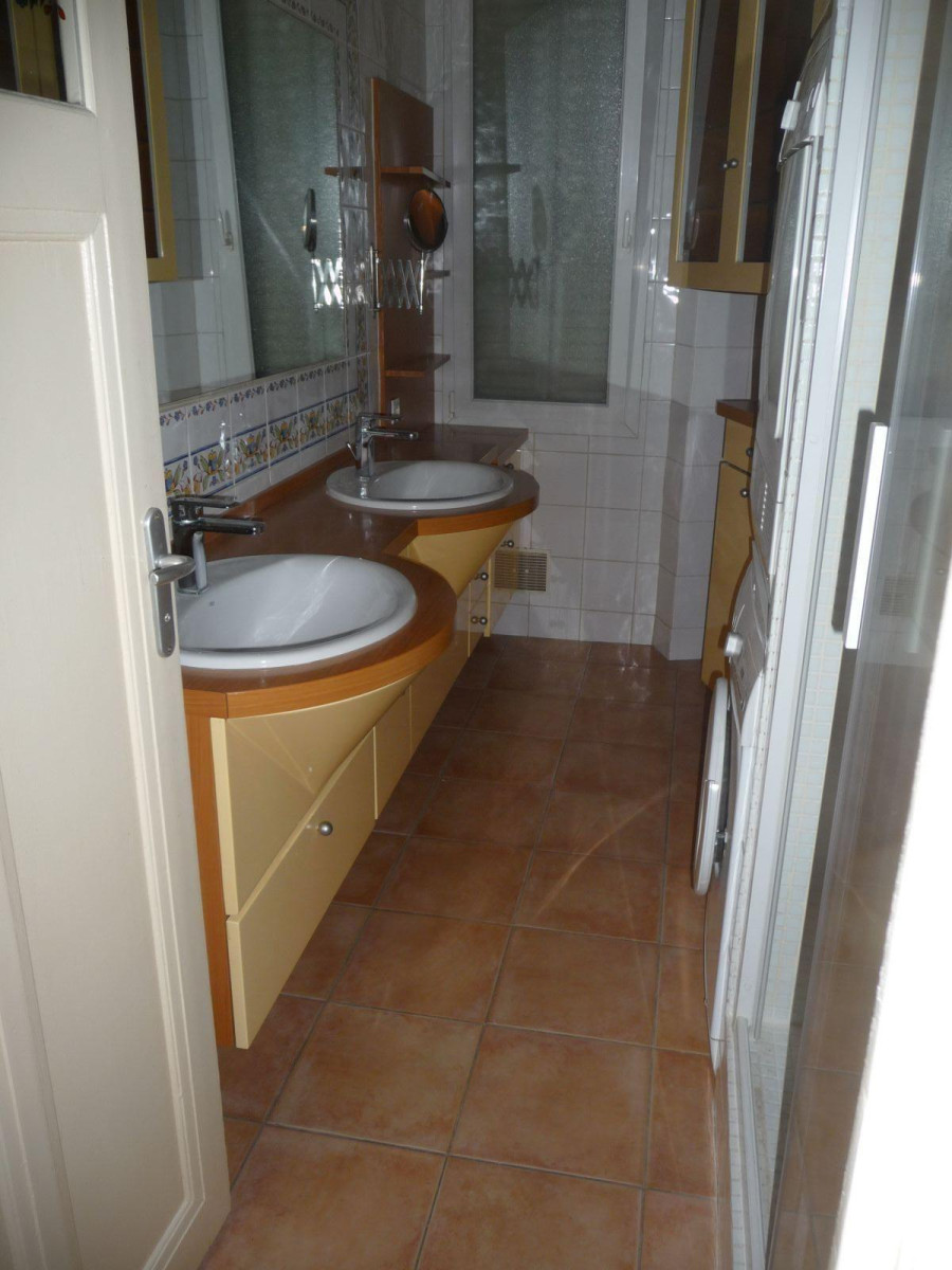 
                                                Location
                                                 Appartement 5 pièces Toulon Champ de Mars ,