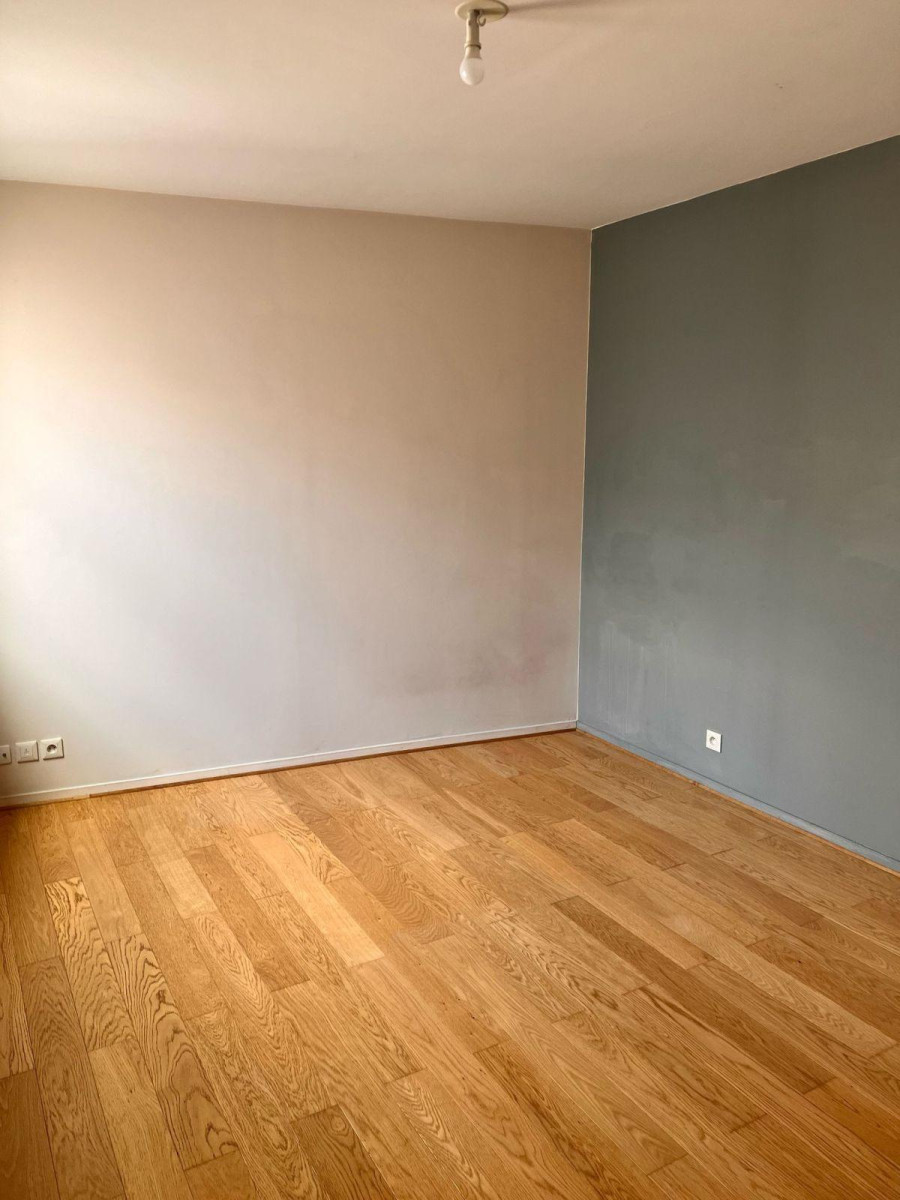 
                                                Location
                                                 Appartement 50 m² à villejuif au calme  ligne 7