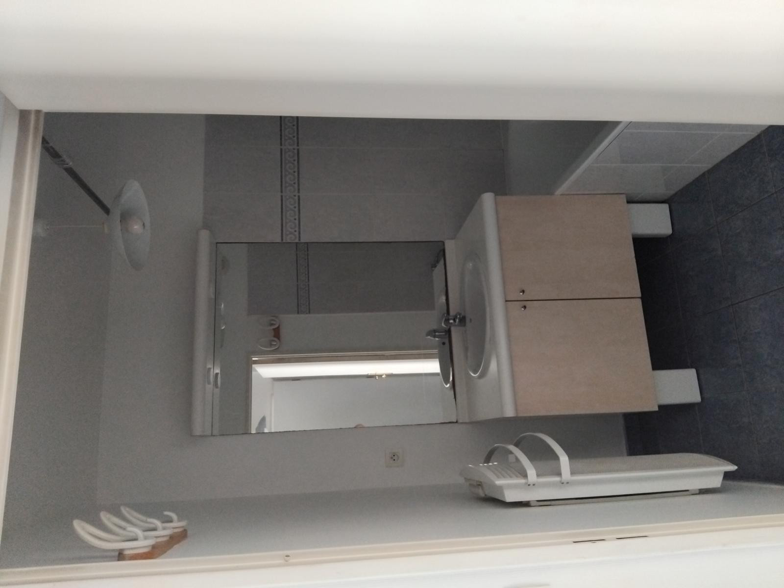 
                                                Location
                                                 Appartement 50m2, 2 pièces, quartier résidentiel.