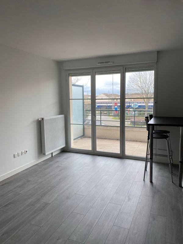 
                                                Location
                                                 Appartement 50m2, bon état à proximité de la Gare