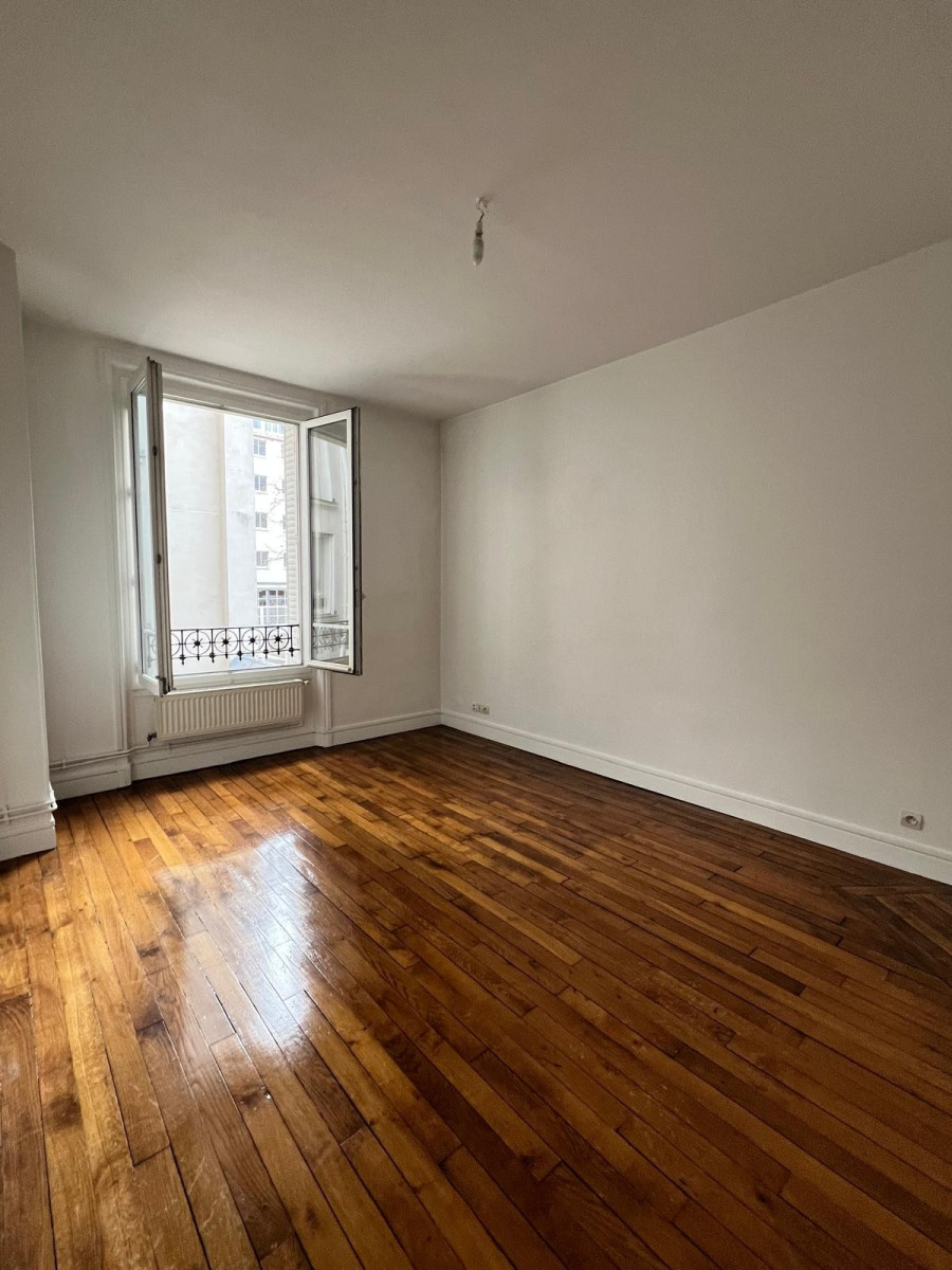 
                                                Vente
                                                 Appartement 52.7 m² - Paris 7ème