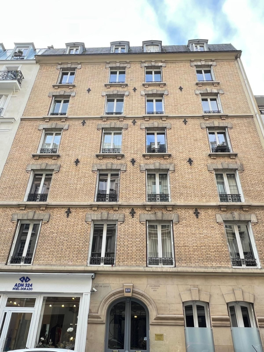 
                                                Vente
                                                 Appartement 52.7 m² - Paris 7ème