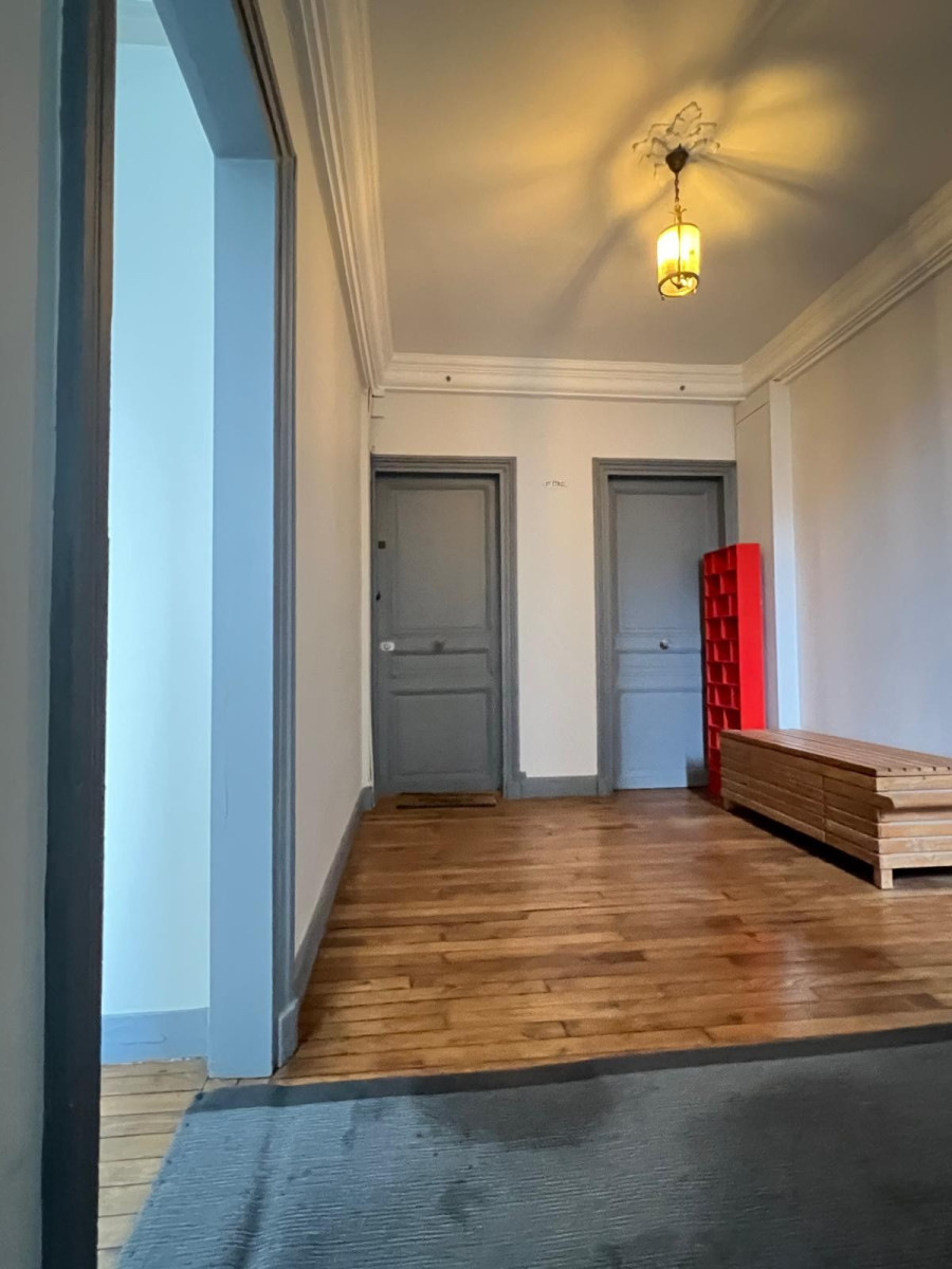 
                                                Vente
                                                 Appartement 52.7 m² - Paris 7ème