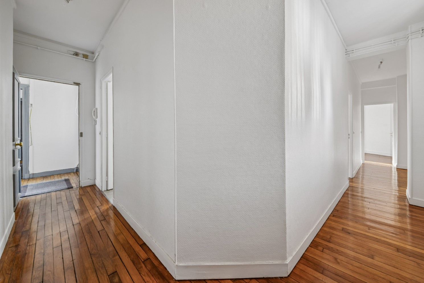 
                                                Vente
                                                 Appartement 52.7 m² - Paris 7ème