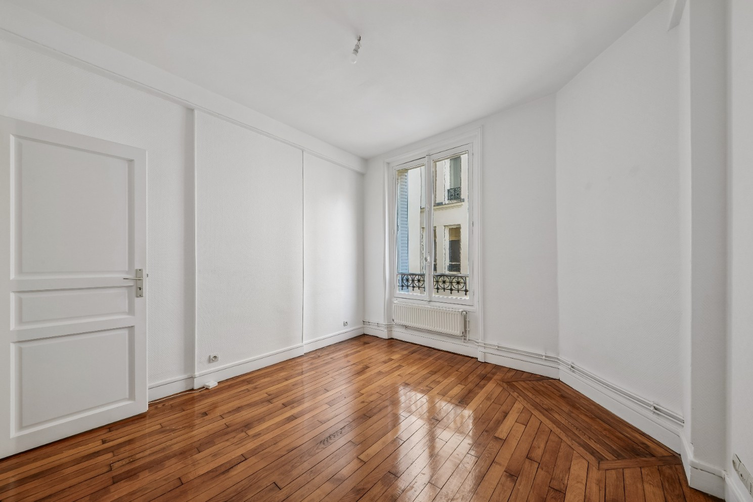 
                                                Vente
                                                 Appartement 52.7 m² - Paris 7ème
